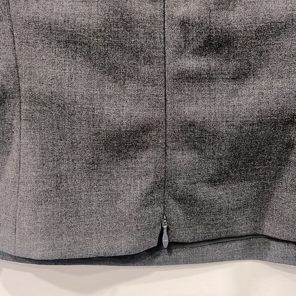 Ann Taylor Grey Shell | Stretch 96% Wool Blend | Excellent Condition | Size 4 | - Picture 7 of 8